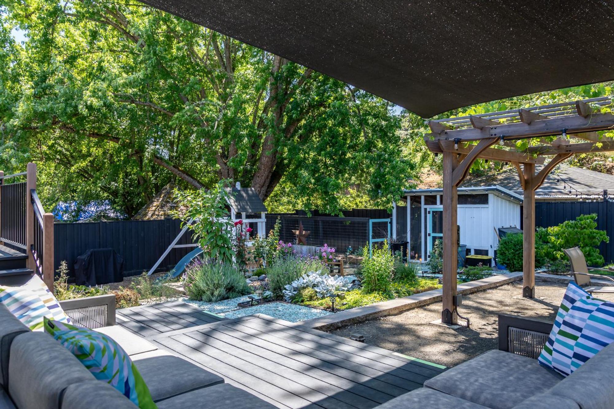 Chic Rv Retreat, Stunning Yard In Roseburg 호텔 외부 사진