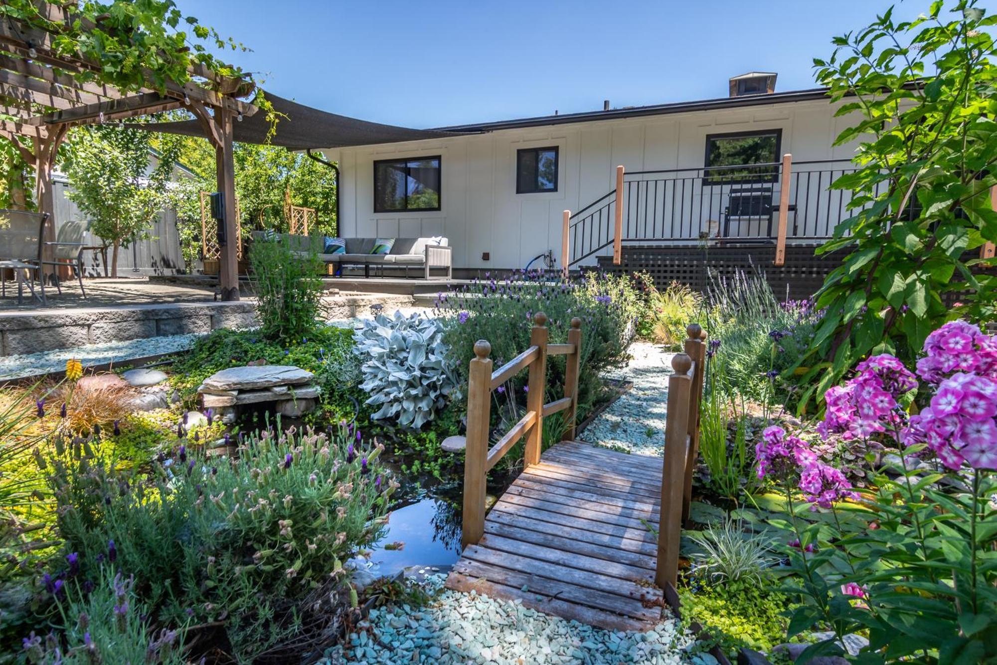 Chic Rv Retreat, Stunning Yard In Roseburg 호텔 외부 사진