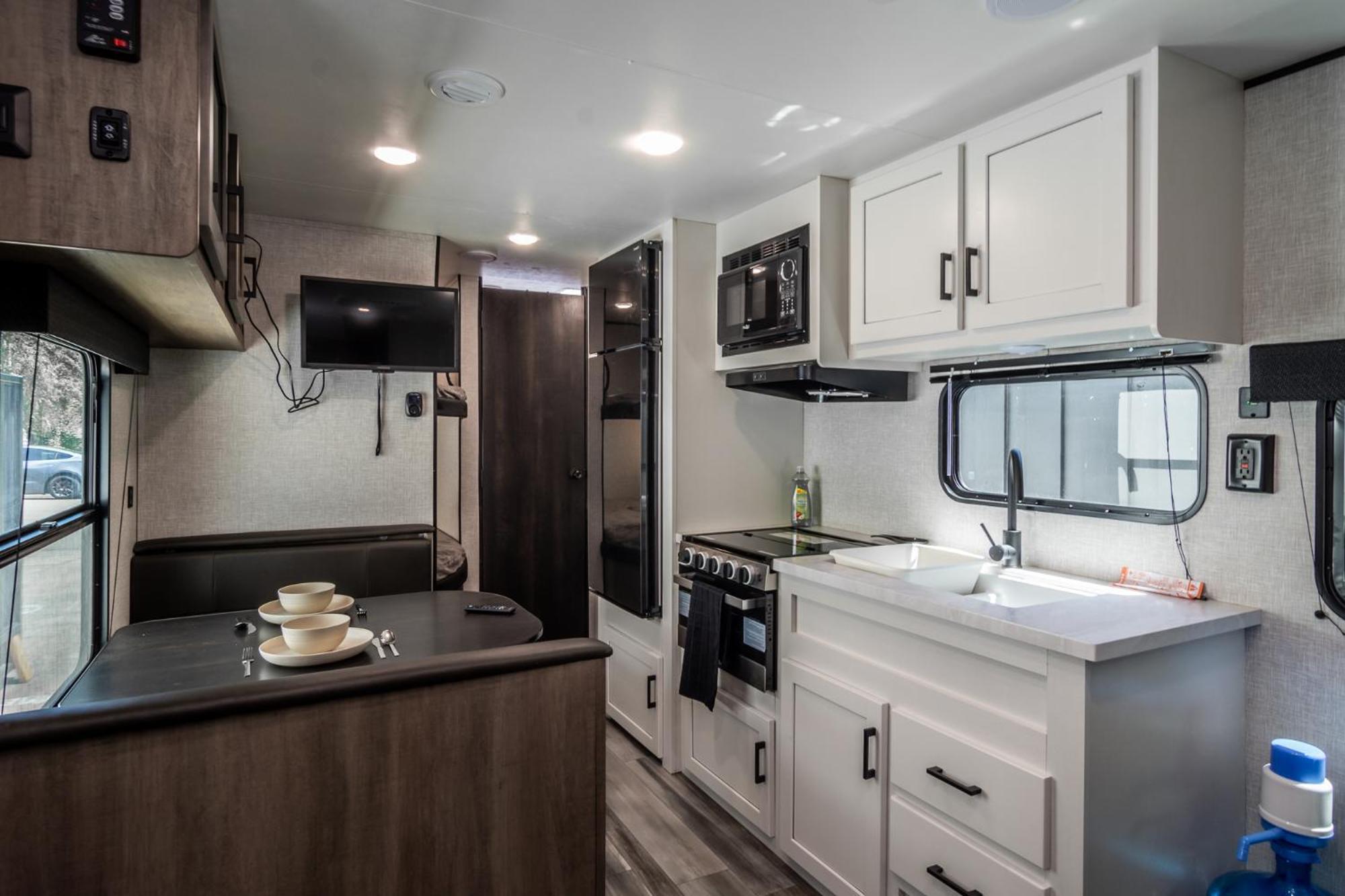 Chic Rv Retreat, Stunning Yard In Roseburg 호텔 외부 사진