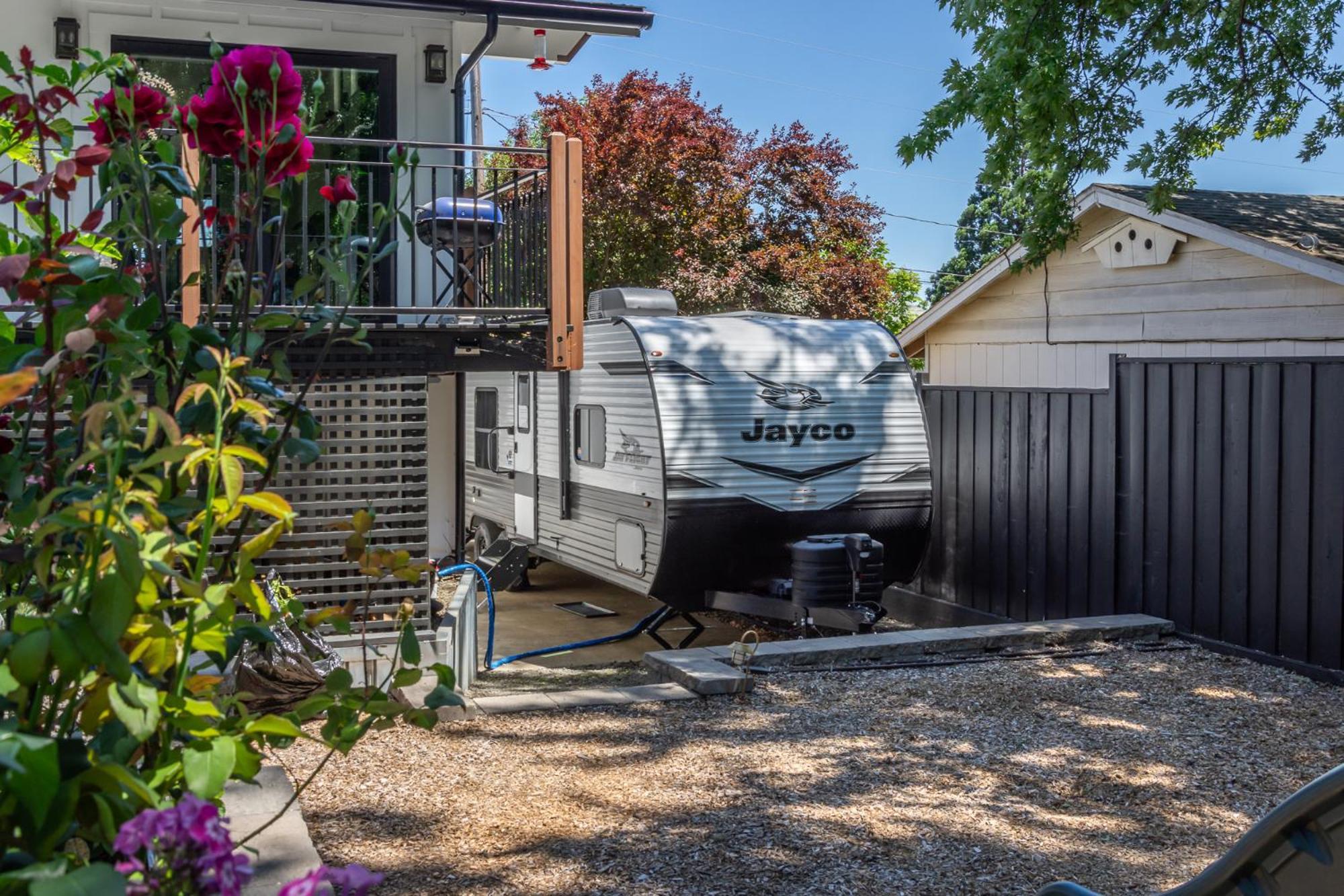 Chic Rv Retreat, Stunning Yard In Roseburg 호텔 외부 사진