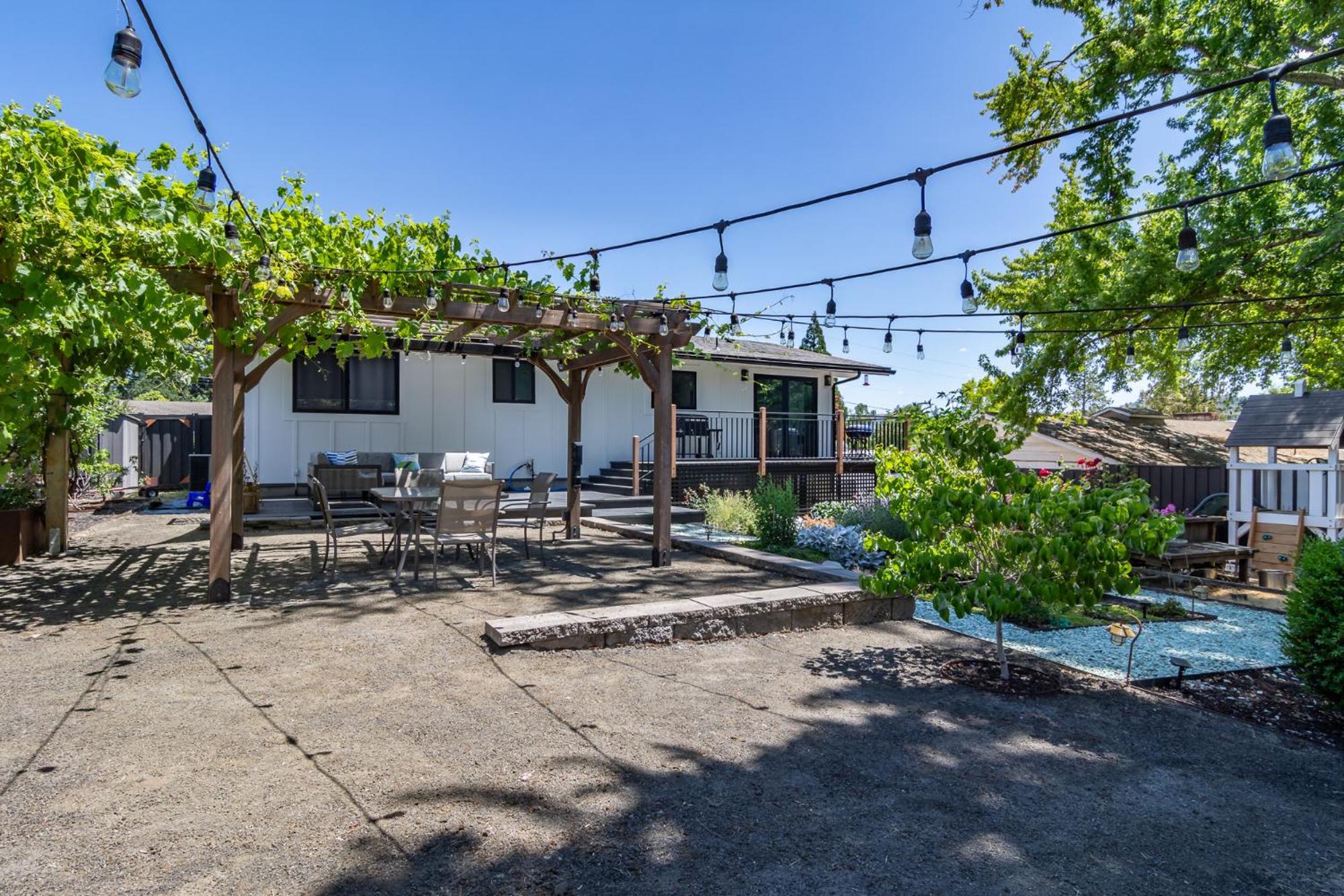 Chic Rv Retreat, Stunning Yard In Roseburg 호텔 외부 사진