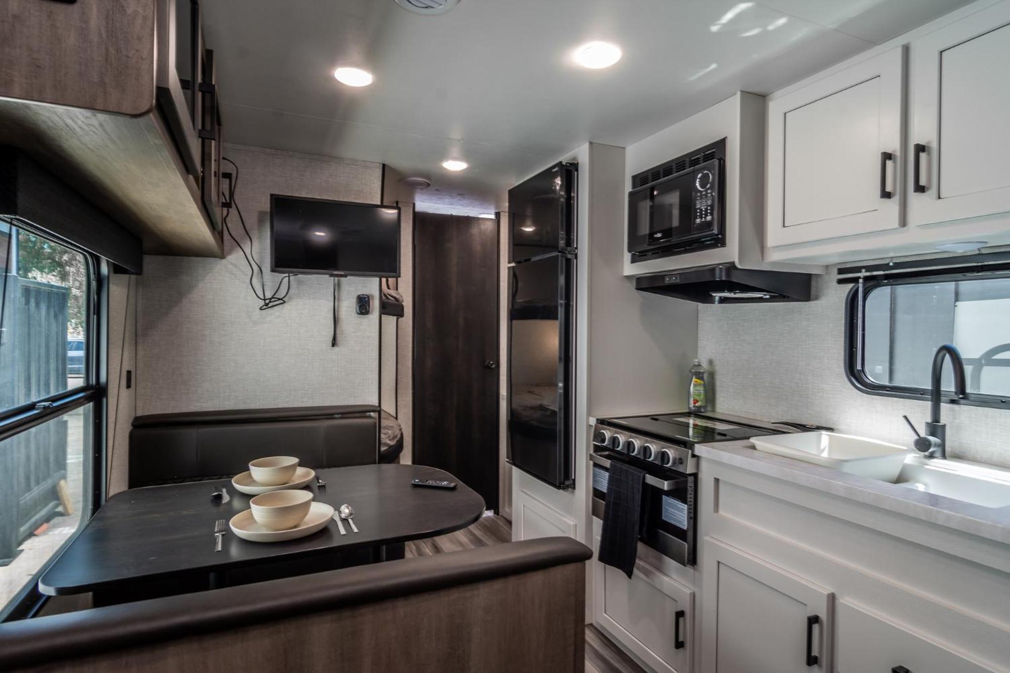 Chic Rv Retreat, Stunning Yard In Roseburg 호텔 외부 사진