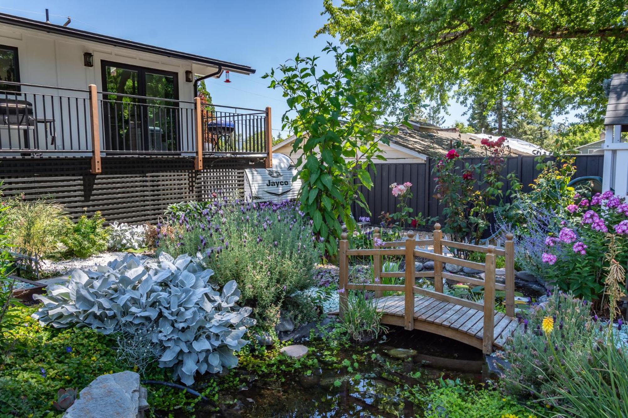 Chic Rv Retreat, Stunning Yard In Roseburg 호텔 외부 사진