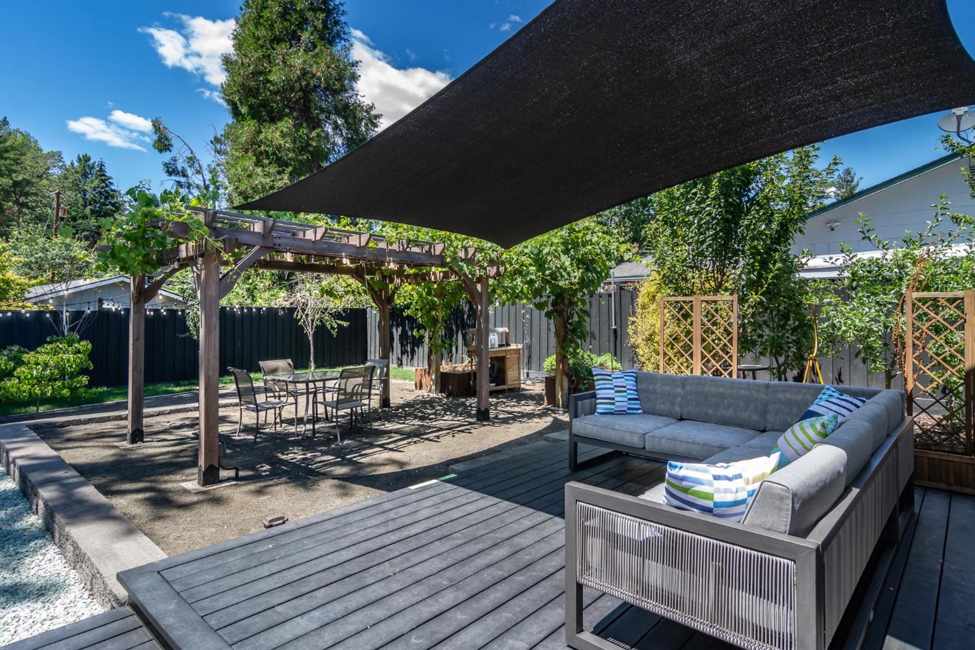 Chic Rv Retreat, Stunning Yard In Roseburg 호텔 외부 사진