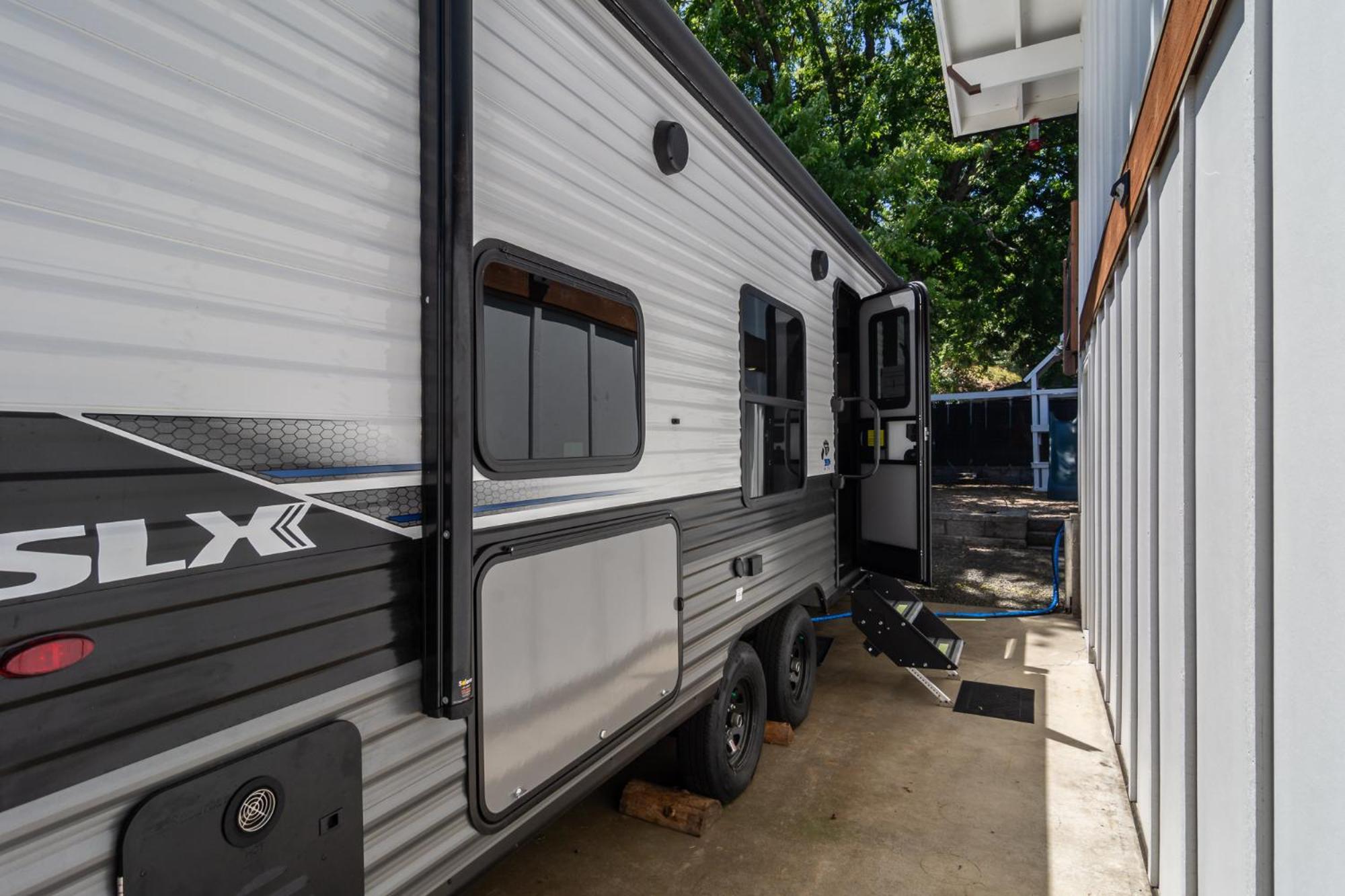 Chic Rv Retreat, Stunning Yard In Roseburg 호텔 외부 사진
