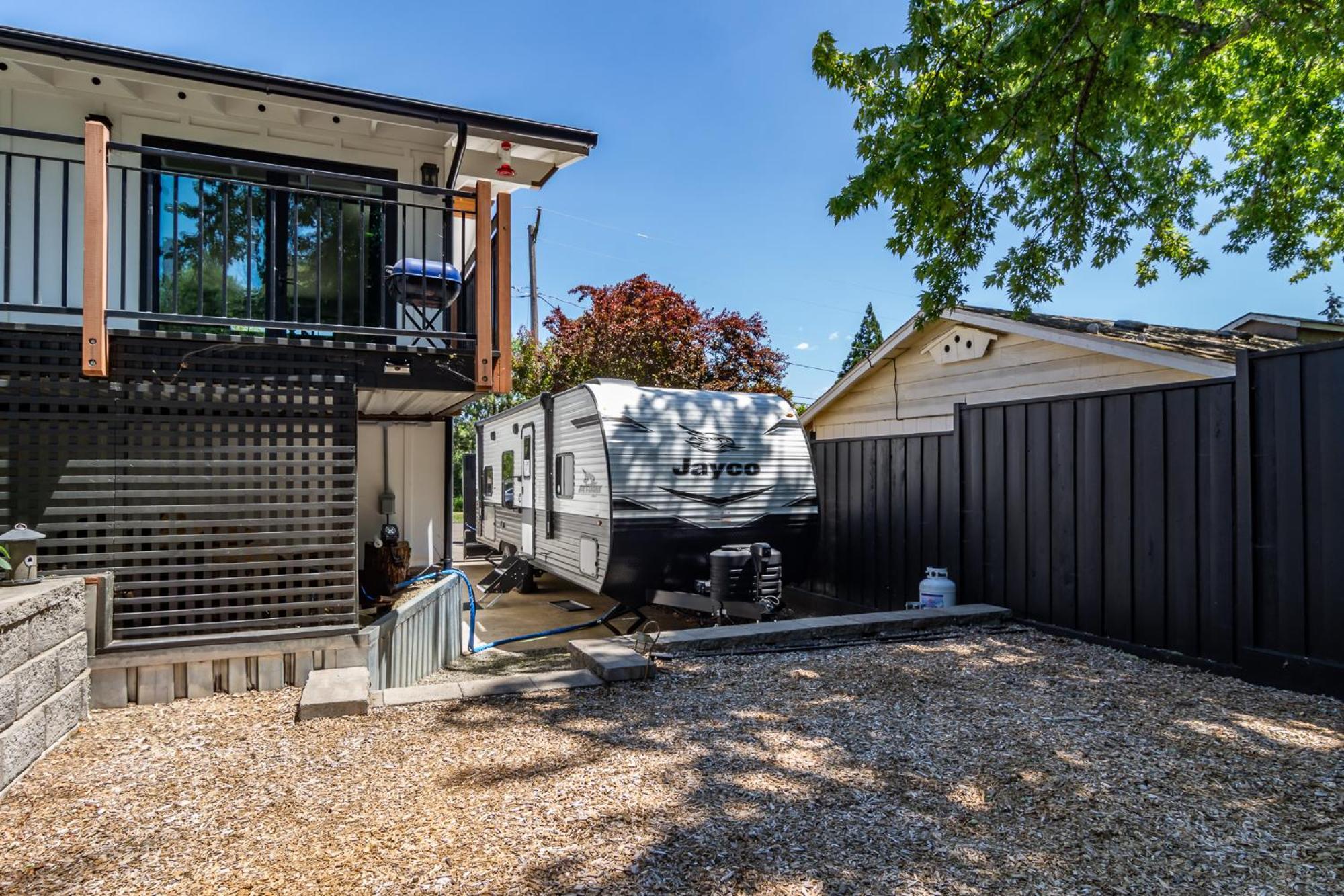 Chic Rv Retreat, Stunning Yard In Roseburg 호텔 외부 사진