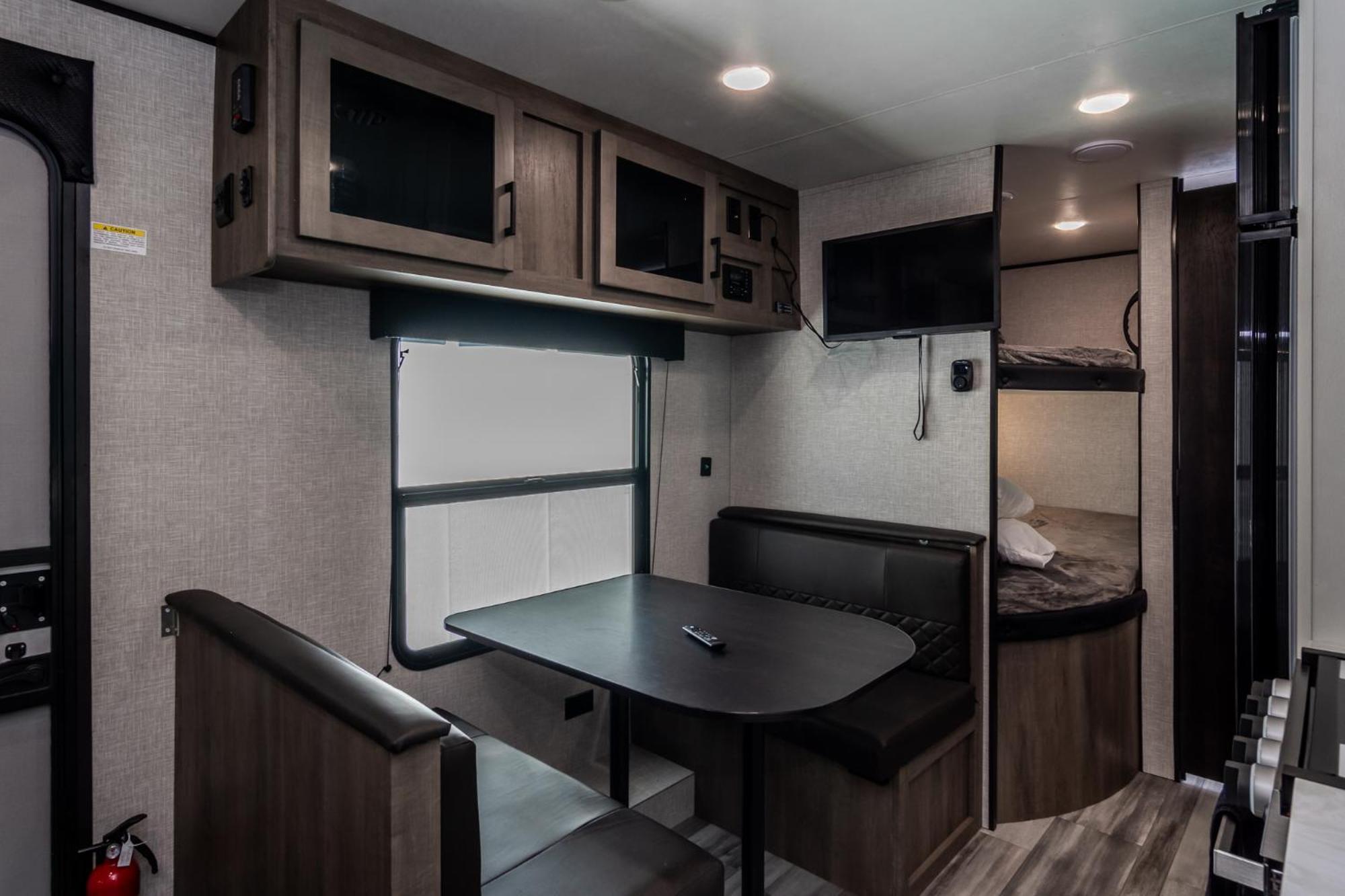 Chic Rv Retreat, Stunning Yard In Roseburg 호텔 외부 사진