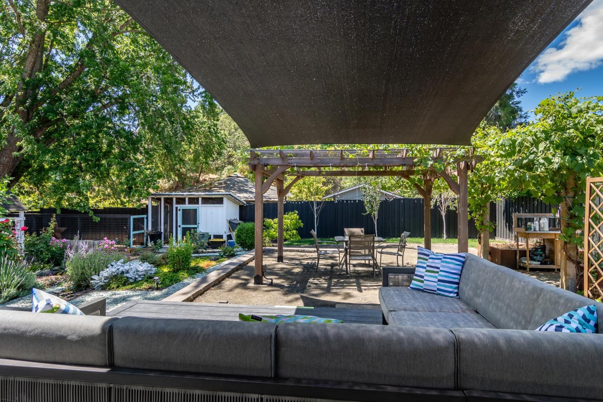 Chic Rv Retreat, Stunning Yard In Roseburg 호텔 외부 사진