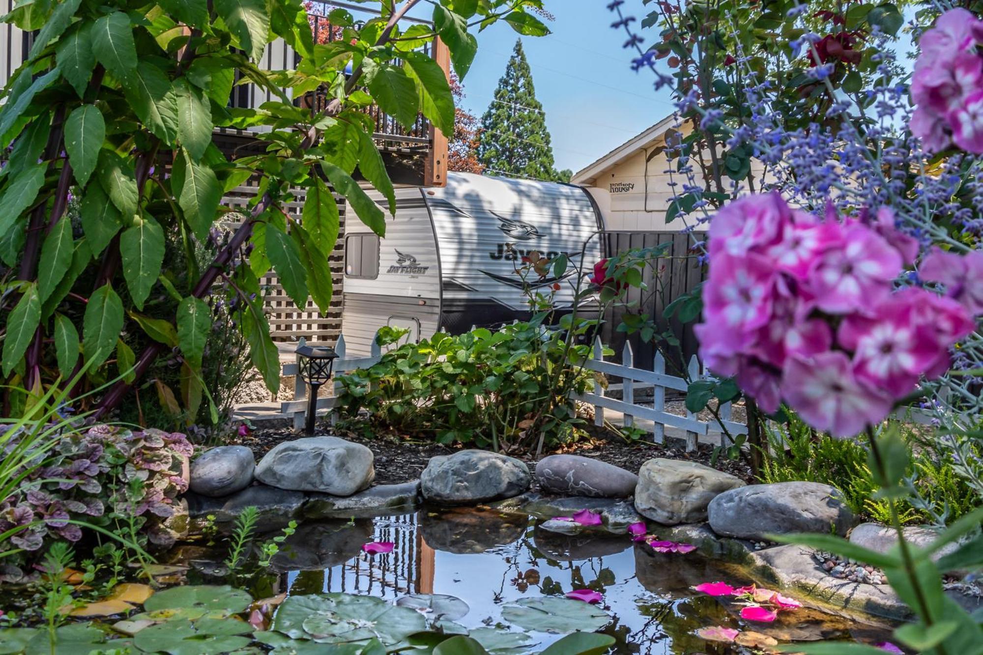 Chic Rv Retreat, Stunning Yard In Roseburg 호텔 외부 사진