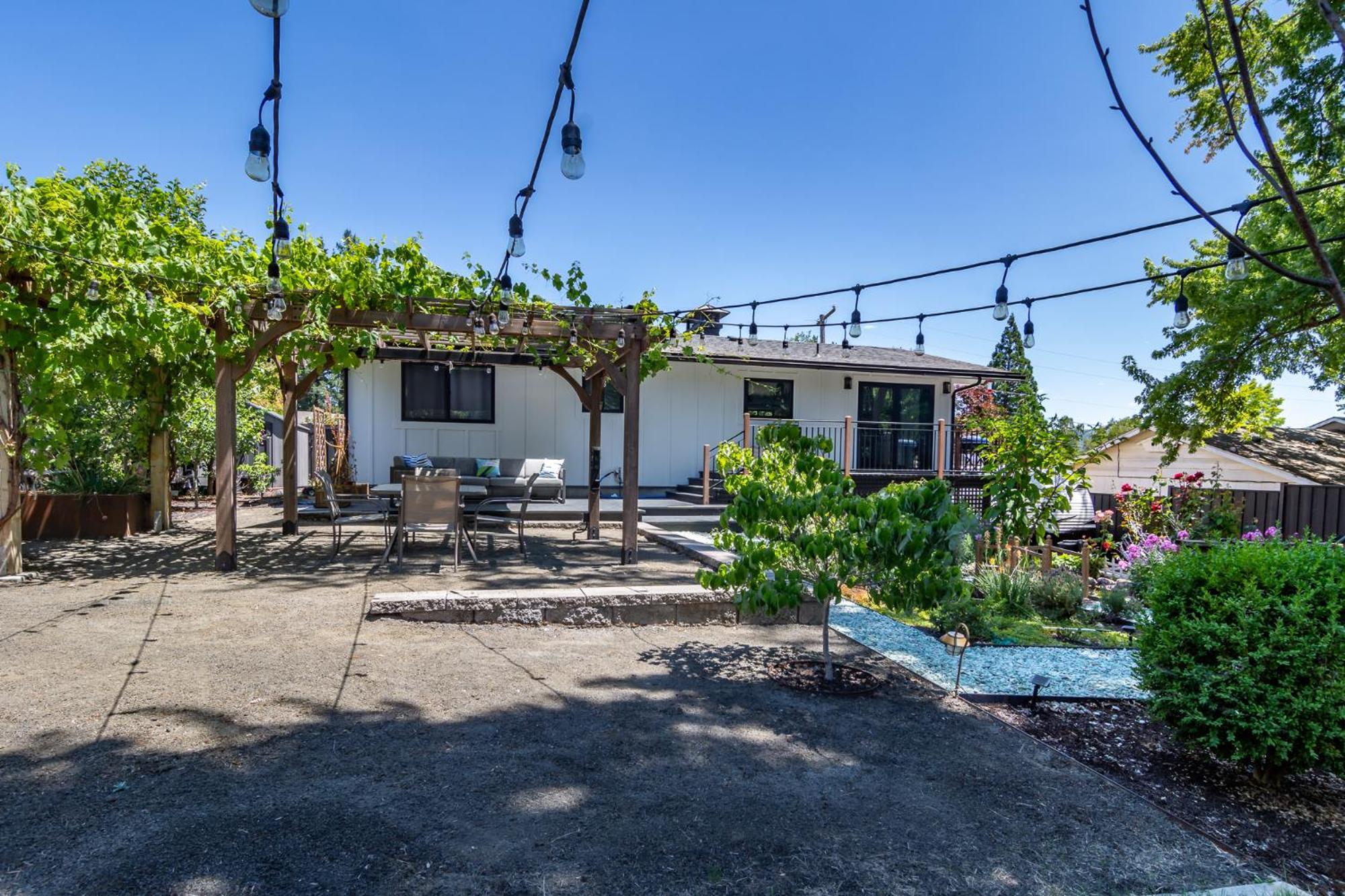 Chic Rv Retreat, Stunning Yard In Roseburg 호텔 외부 사진